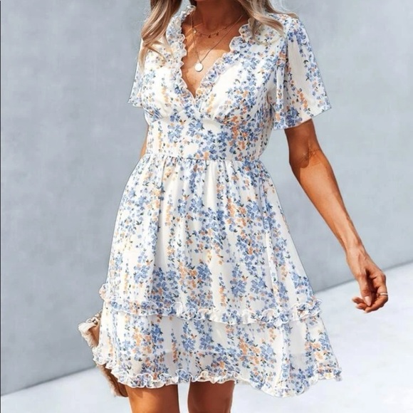 New V  neck floral print mini dress - Picture 2 of 5